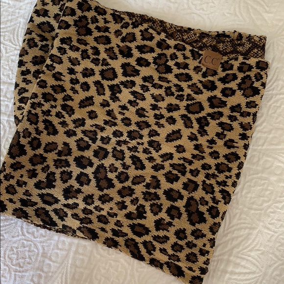Accessories - CC leopard infinity scarf
